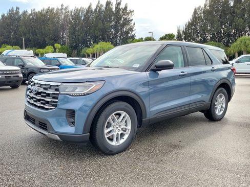 New 2026 Ford Explorer Active RWD image 4
