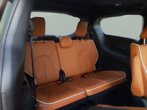 New 2026 Chrysler Pacifica Pinnacle image 28