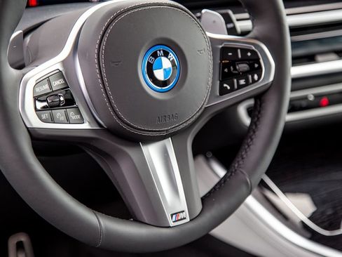 New 2026 BMW X5 xDrive50e w/ Executive Package AWD/4WD image 12