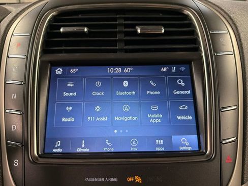 Certified 2020 Lincoln Nautilus Premier w/ Equipment Group 101A AWD/4WD image 9