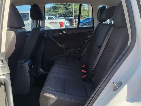 Used 2015 Volkswagen Tiguan S image 22