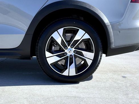 Used 2025 Volvo V60 B5 Cross Country Plus image 23