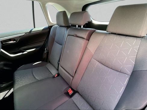 Used 2021 Toyota RAV4 XLE AWD/4WD image 21