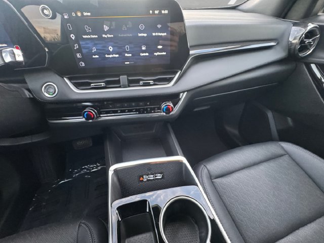Used 2025 Chevrolet Equinox LT w/ Convenience Package II FWD image 3