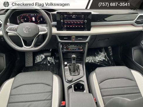 New 2025 Volkswagen Taos SEL image 4