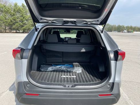 Used 2025 Toyota RAV4 XLE image 16