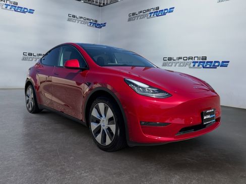 Used 2021 Tesla Model Y Long Range AWD/4WD image 3