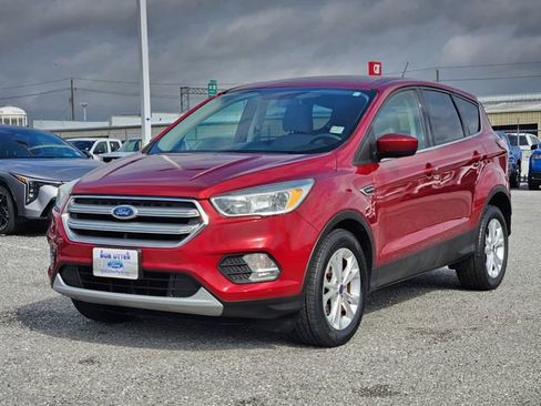 Used 2017 Ford Escape SE image 3