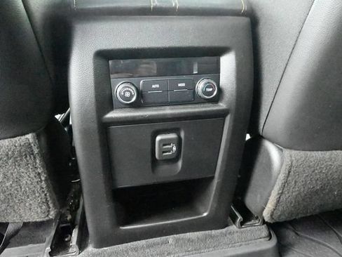 Used 2021 Chevrolet Traverse LT w/ LPO, Floor Liner Package FWD image 28