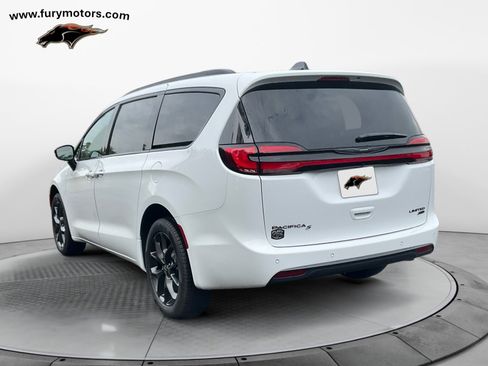 New 2026 Chrysler Pacifica Limited w/ S Appearance Package image 5