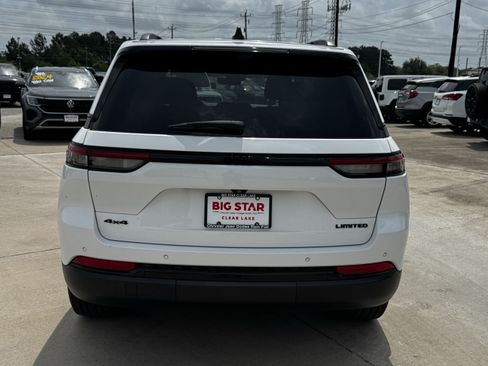 Used 2023 Jeep Grand Cherokee Limited w/ Luxury Tech Group II AWD/4WD image 9