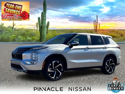 Used 2024 Mitsubishi Outlander SE image 1