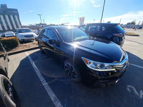 Used 2017 Honda Accord EX image 1
