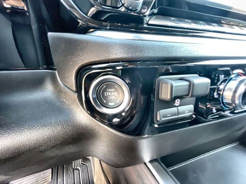 New 2026 GMC Sierra 1500 SLT image 18