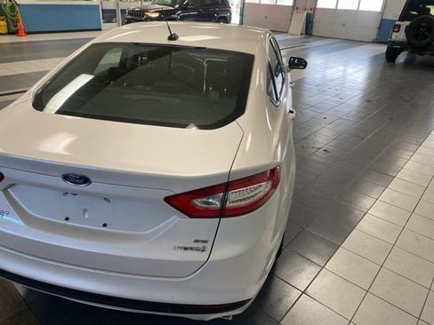 Used 2014 Ford Fusion SE FWD image 4