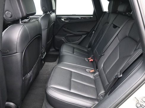 Certified 2025 Porsche Macan image 10