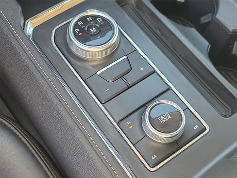 Used 2024 Ford Expedition XLT image 28