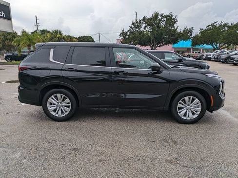 New 2026 Mitsubishi Outlander ES FWD image 3