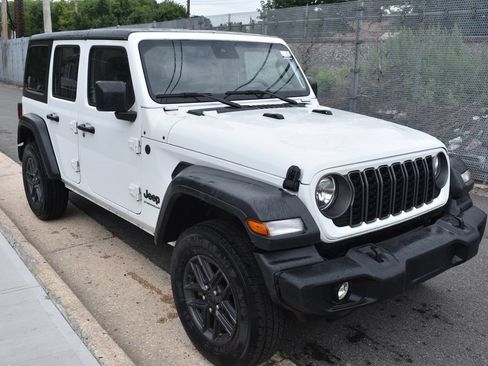 Used 2025 Jeep Wrangler Unlimited Sport AWD/4WD image 4
