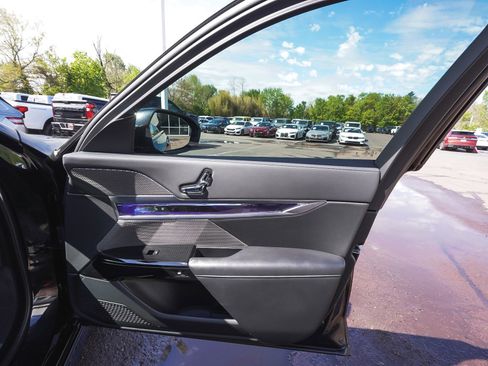 Used 2024 BMW 750e xDrive w/ Premium Package AWD/4WD image 14