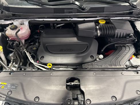 Used 2025 Chrysler Pacifica Select FWD image 44