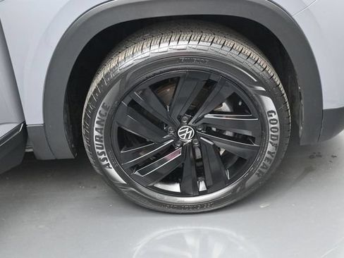 Used 2022 Volkswagen Atlas Cross Sport SE AWD/4WD image 38