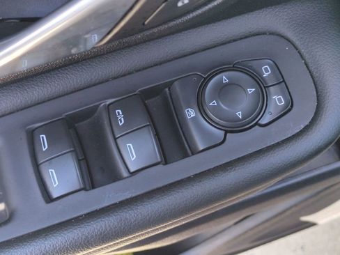 Used 2024 GMC Terrain SLT AWD/4WD image 14