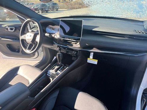 New 2026 Jeep Compass Latitude image 30