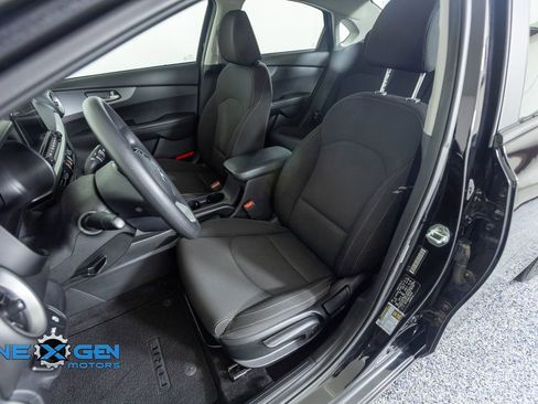 Used 2020 Kia Forte LXS FWD image 23