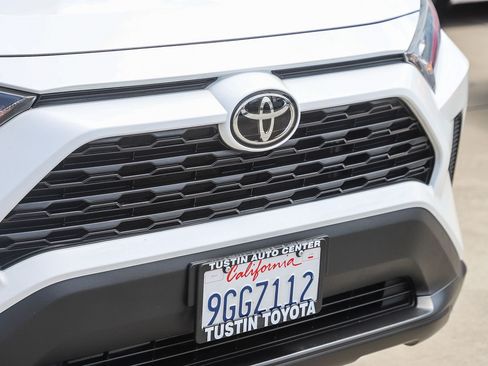 Certified 2021 Toyota RAV4 LE FWD image 5