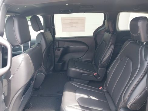 New 2026 Chrysler Voyager LX image 32