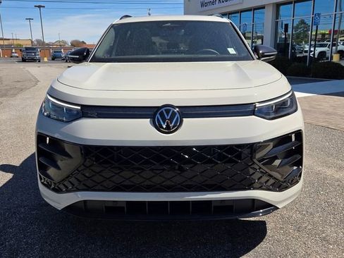New 2026 Volkswagen Tiguan SE R-Line image 2