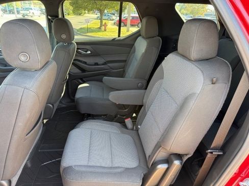 Used 2023 Chevrolet Traverse LT image 15