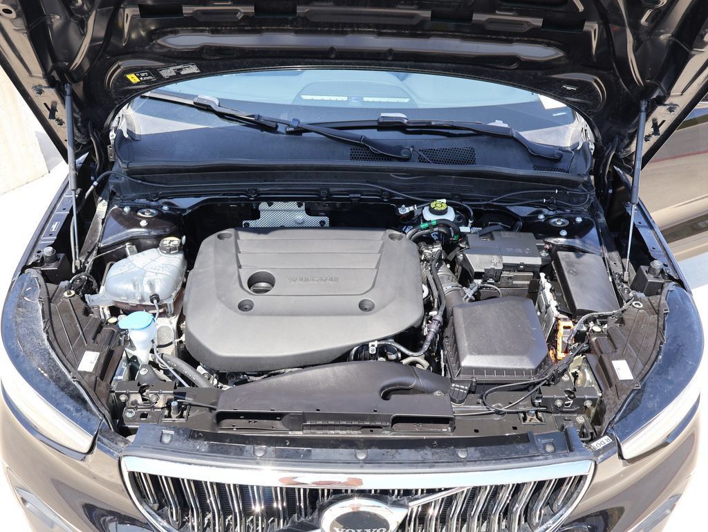 Used 2025 Volvo XC40 B5 Plus AWD/4WD image 41