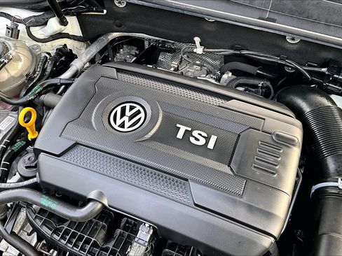 Used 2020 Volkswagen GTI SE image 29