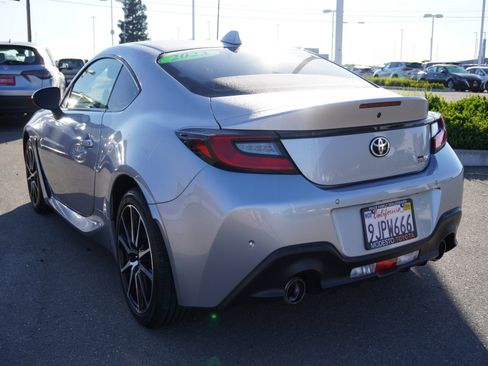 Used 2023 Toyota GR86 Base image 8