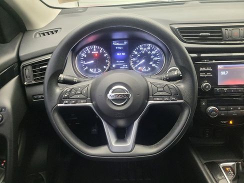 Used 2017 Nissan Rogue Sport SV image 17