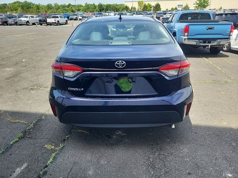Used 2020 Toyota Corolla LE w/ LE Convenience Package FWD image 4