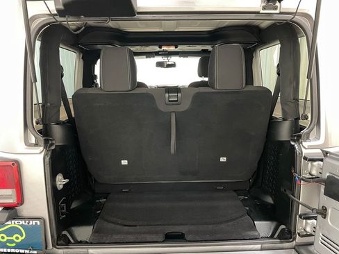 Used 2018 Jeep Wrangler Sahara w/ Connectivity Group AWD/4WD image 37