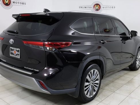 Used 2021 Toyota Highlander Platinum image 3