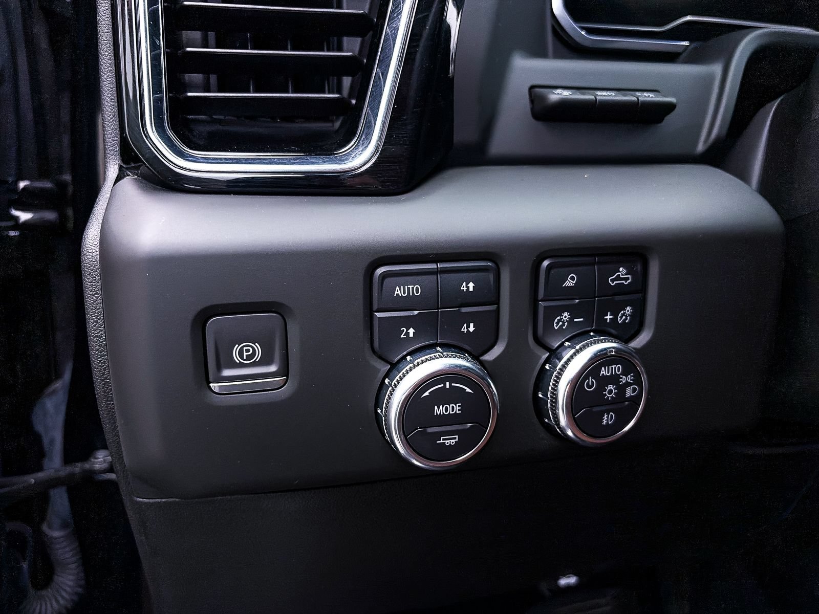 Used 2024 GMC Sierra 1500 Denali Ultimate AWD/4WD image 9
