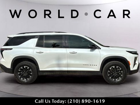 Used 2024 Chevrolet Traverse Z71 w/ Enhanced Driving Package AWD/4WD image 15