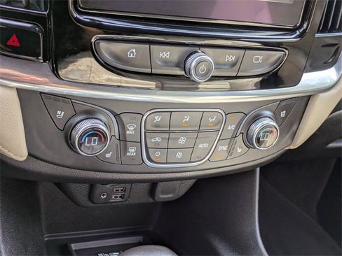 Used 2022 Chevrolet Traverse Premier image 24