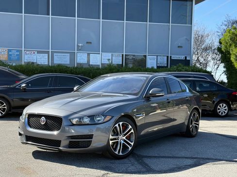 Used 2017 Jaguar XE Premium image 1