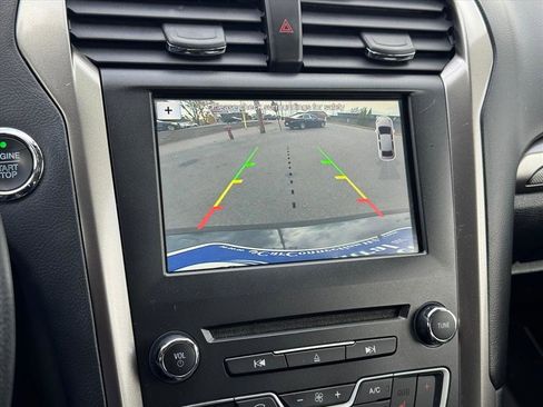 Used 2018 Ford Fusion SE w/ Fusion SE Technology Package image 14