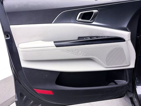 Certified 2023 Kia Carnival LX image 14