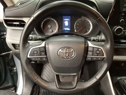 Used 2022 Toyota Highlander LE image 18