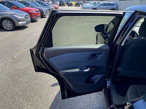 Used 2023 Nissan Rogue S image 14