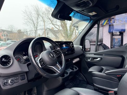 Used 2020 Mercedes-Benz Sprinter 2500 w/ Premium Plus Package image 8