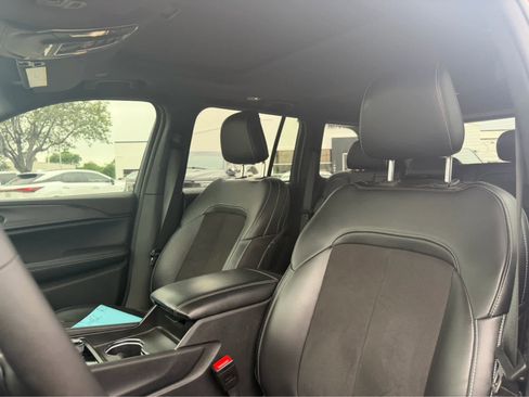Used 2024 Jeep Grand Cherokee Altitude RWD image 6